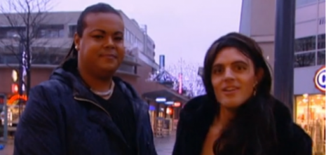 Transvrouw BeyonG met BNN-presentator Tim Hofman in Amsterdam Osdorp voor het programma Spuiten & Slikken
