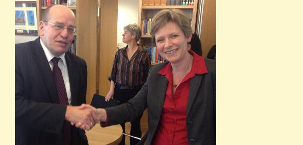 Staatssecretaris Teeven en COC-voorzitter Ineke