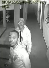 Oeganda - inbraak HRAPF en beveiligingsmedewerker gedood - mogelijke daders op video camerabeveiliging KLEIN - 22 mei 2016